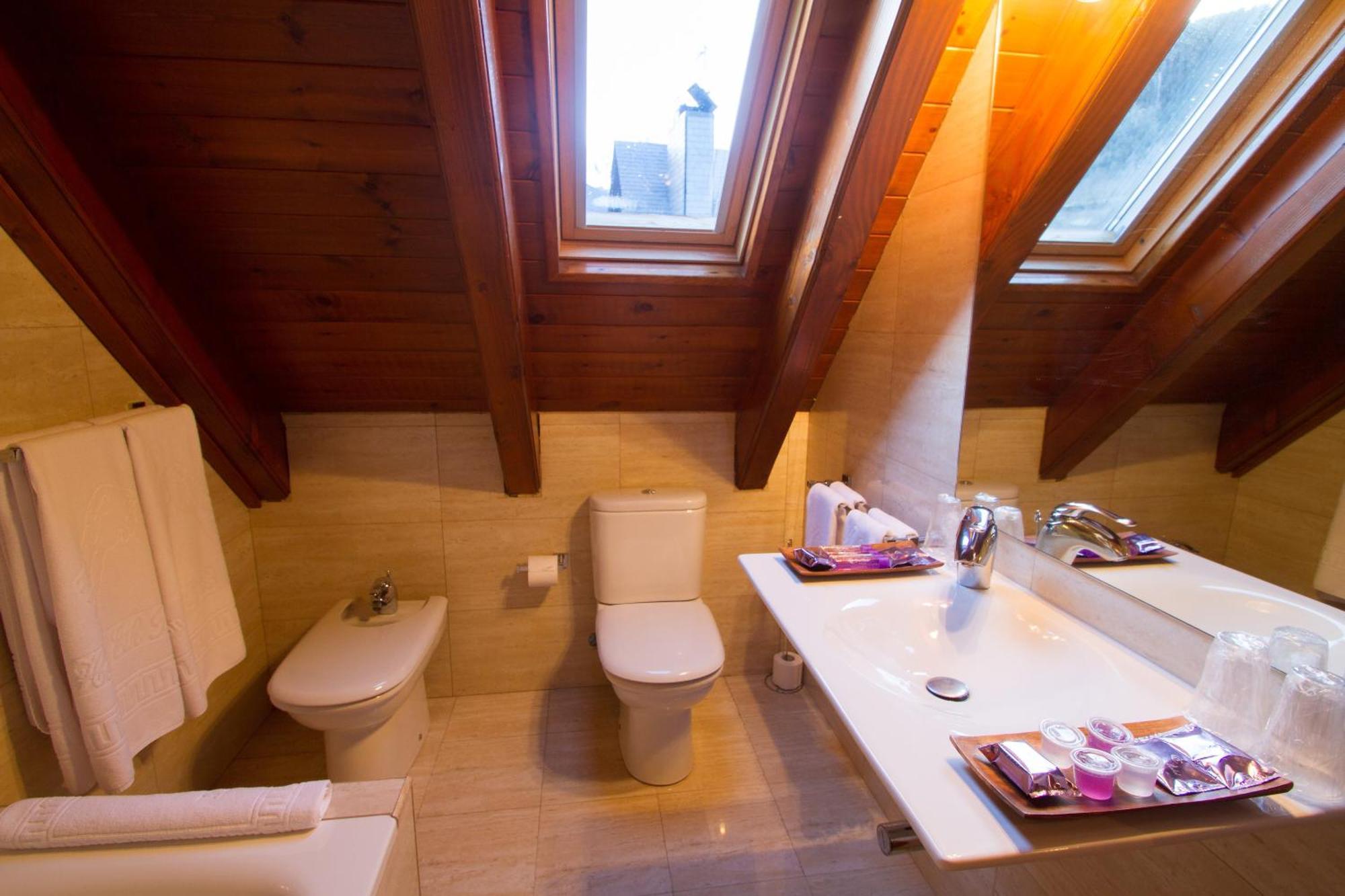 Gran Chalet Hotel & Petit Spa Vielha Exteriör bild